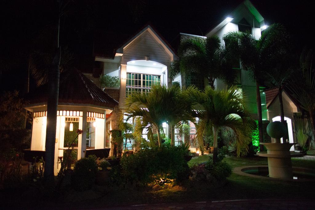 Sir Nico Guesthouse And Resort Plaridel  Buitenkant foto